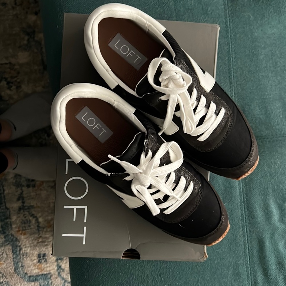 Black trainers